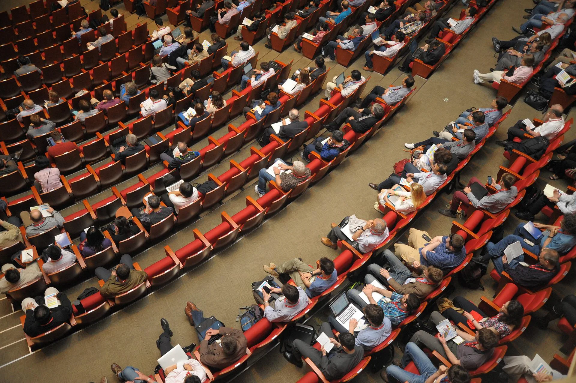 como-organizar-un-evento-y-como-externalizarlo-de-forma-eficiente