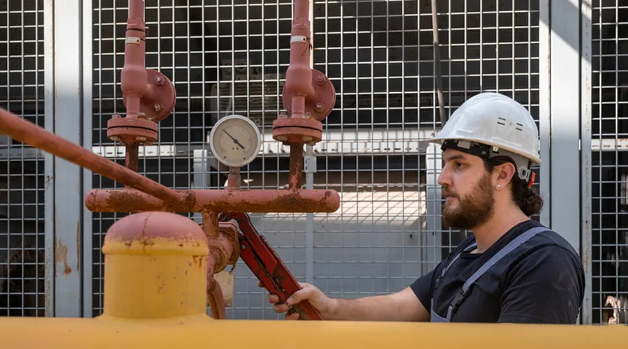 Trabajador de reparación de fábrica