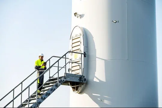 un intérimaire travaillant dans une centrale nucléaire 