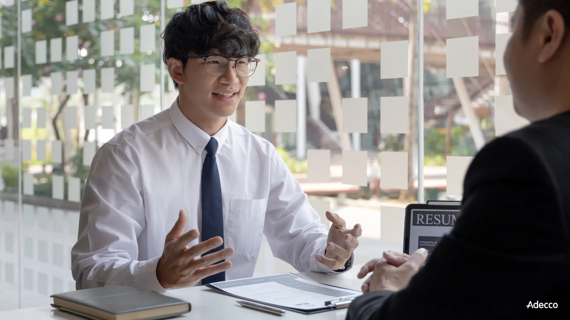 candidate asking questions in a job interview