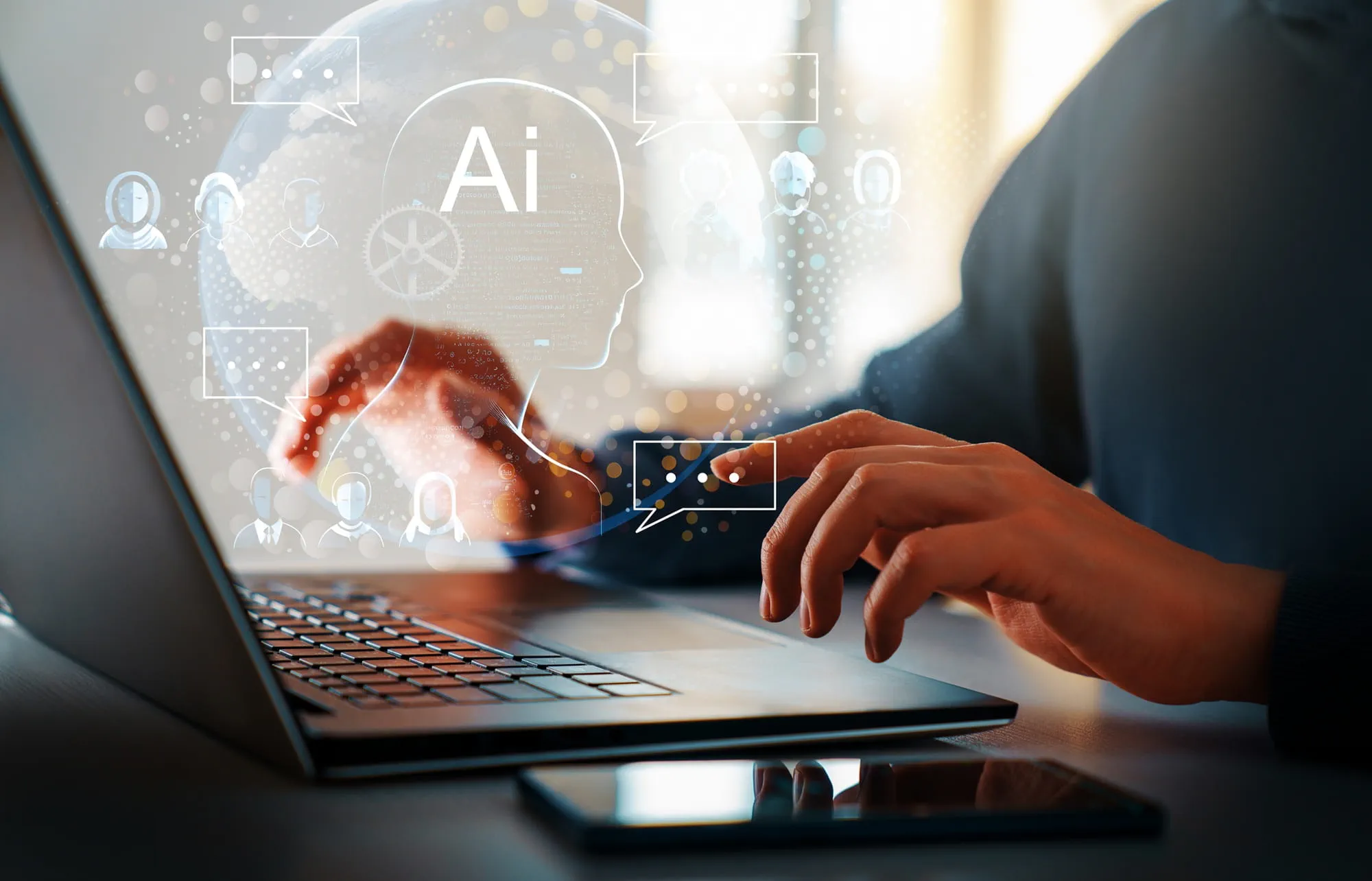 Nahaufnahme von Händen auf einer Computertastatur – Symbol für künstliche Intelligenz und moderne Computertechnologie.