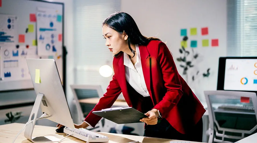 Woman presenting ideas to colleagues in an office Woman presenting ideas to colleagues in an office