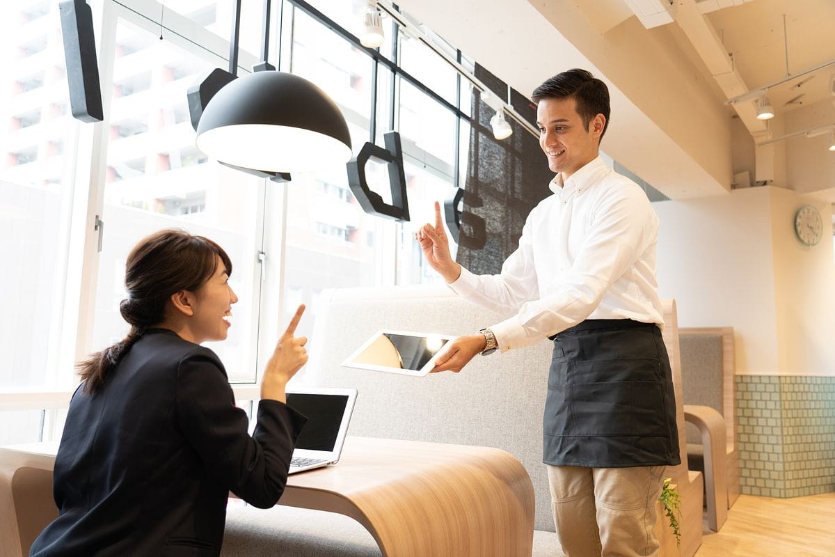 在留資格「特定技能」とは？働ける仕事や取り方を外国人の方にわかりやすく説明イメージ