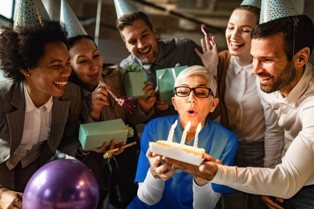 Arzthelferin feiert Geburtstag mit Freunden Arzthelferin feiert Geburtstag mit Freunden