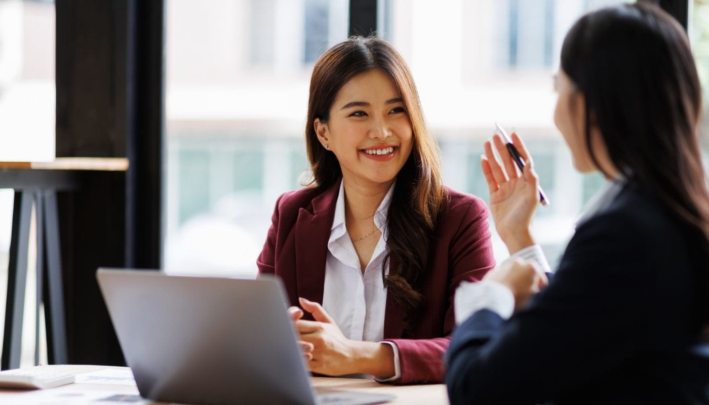 Twee collega's in gesprek