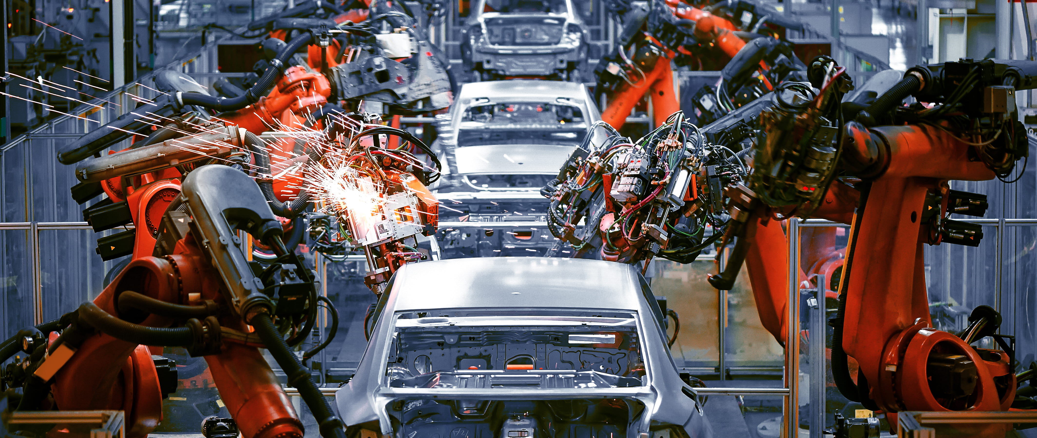 Chaîne de montage automobile où l’on voit la fabrication de véhicules à l’aide de technologies de pointe. Chaîne de montage automobile où l’on voit la fabrication de véhicules à l’aide de technologies de pointe.