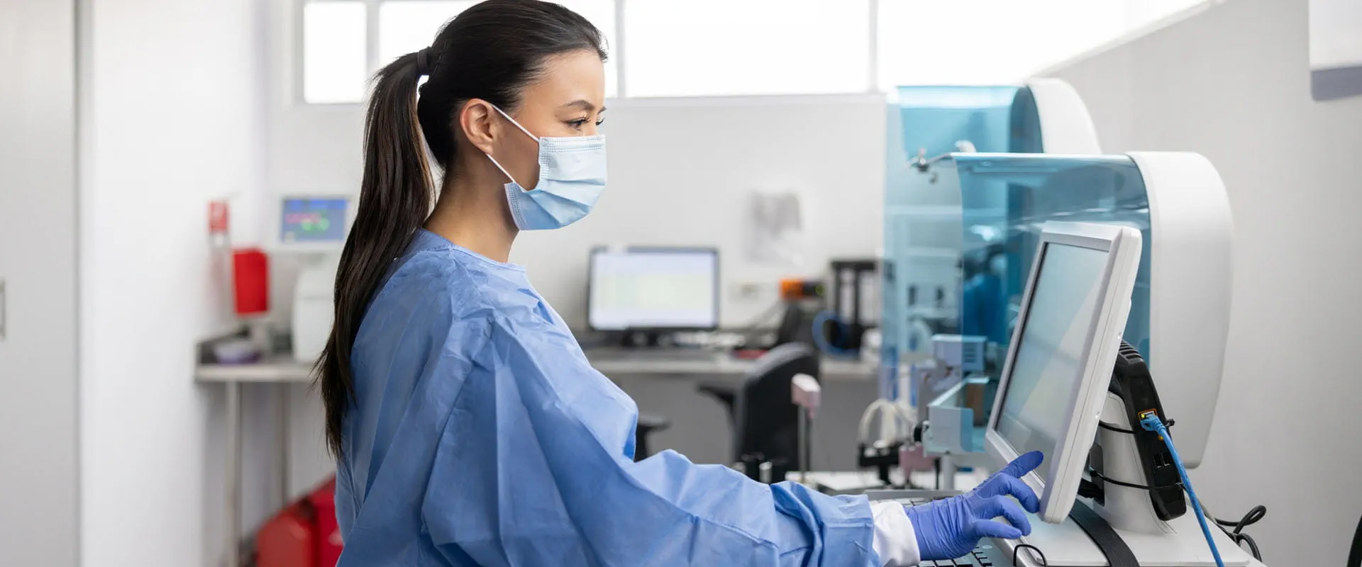 Technician working at the hospital laboratory